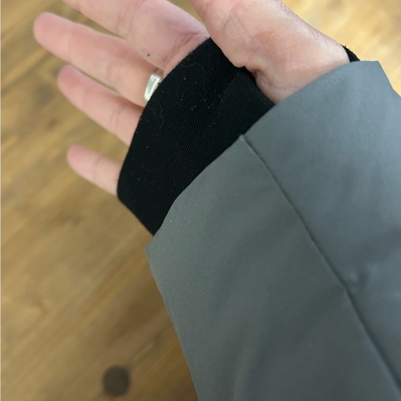 Women’s DKNY Gray Hooded Puffer Coat Thumbhole Cuffs Size XL Ski Winter Cozy - Picture 9 of 16